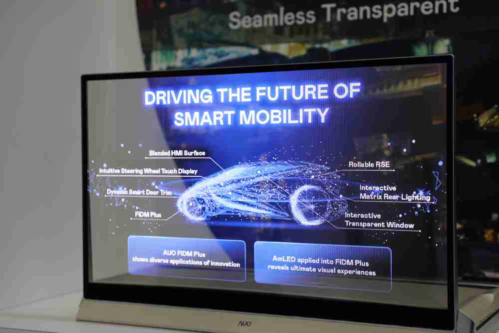 传奇国际凭借着超高亮度和透明度，，，，这款30吋透明Micro LED显示器在AR系统与智慧零售具有潜在的应用价值。。